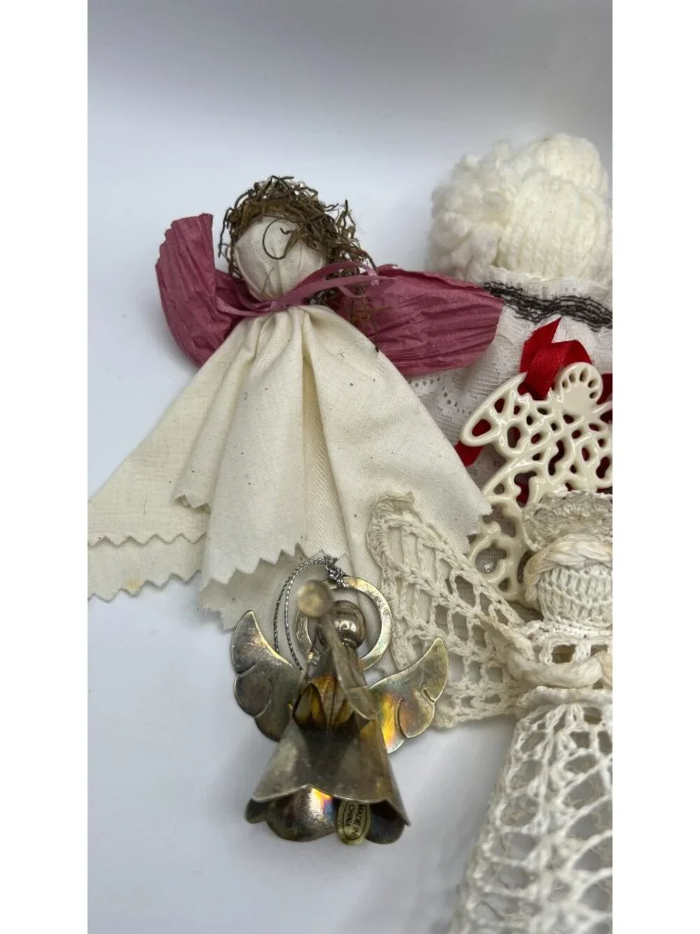 Set Of 6 Vintage Handmade Angel Ornaments In Crochet Fabric Metal & Glittered De - Picture 3 of 6